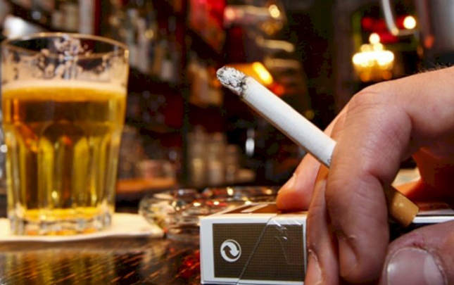 azerbaycanda-icki-ve-siqaret-istehsali-azalib