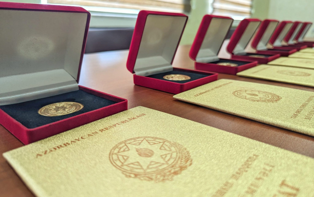 qizil-ve-gumus-medal-alan-mekteblilerin-sayi-aciqlandi