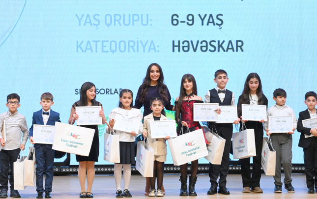 leyla-ve-alena-eliyevalar-mukafatlandirma-merasiminde