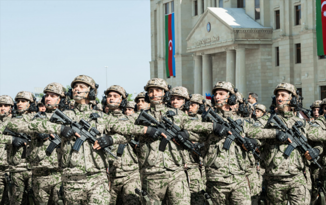 xaricde-yasayan-bloqerler-ve-ekspertler-yersiz-muzakireler-acir