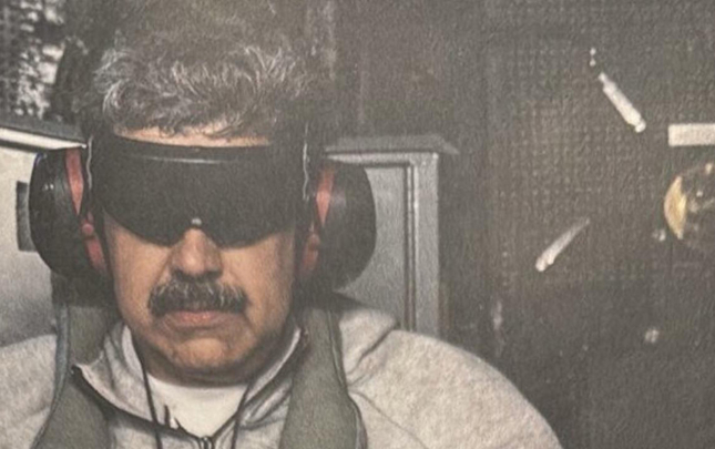 tramp-maduronun-eli-qandalli-goruntusunu-paylasdi