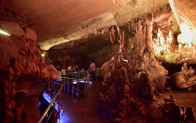 gurcustanda-bu-turizm-obyektleri-baglandi