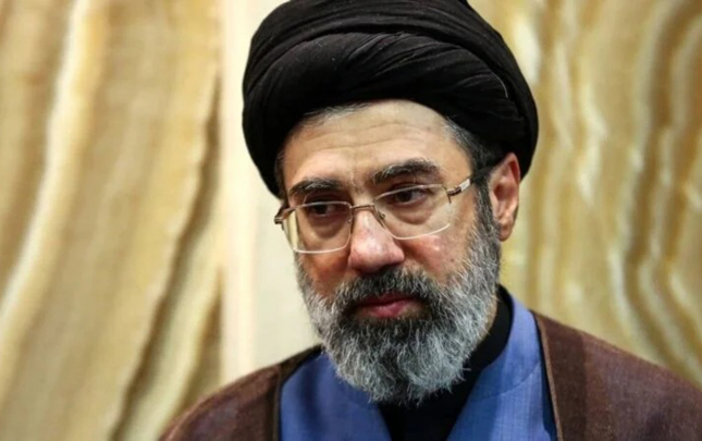 xamenei-bu-meqsedle-kuryer-sebekesinden-istifade-edir