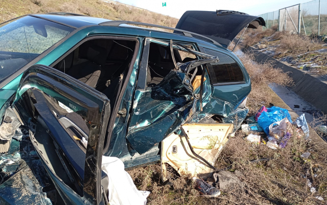 mercedes-buzlu-yolda-asdi