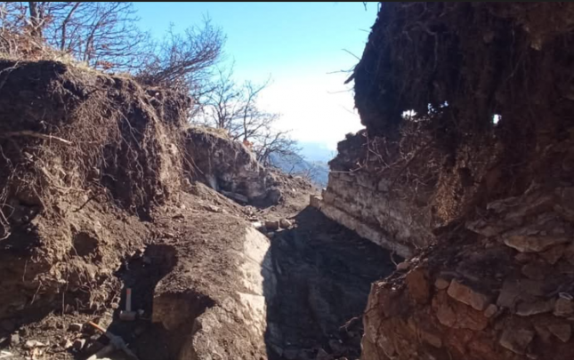 ismayillida-define-tapmaq-ucun-qalani-ucurdular