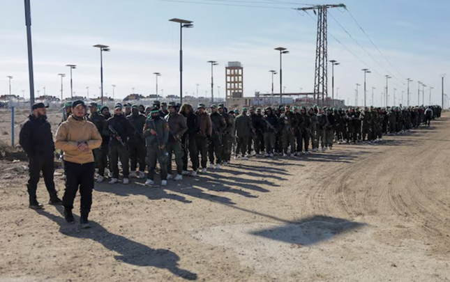 abs-isid-uzvu-olan-mehbuslari-iraqa-kocurmeye-basladi