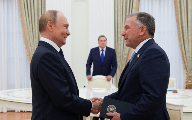 putinle-uitkoffun-gorusu-baslayib