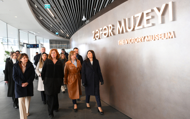 bakida-zefer-muzeyini-ziyaret-etdi