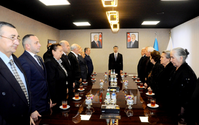 qerbi-azerbaycan-icmasinin-uzvleri-ile-gorus-kecirildi