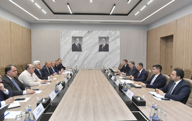 nazir-ikt-sirketlerinin-numayendeleri-ile-gorusdu