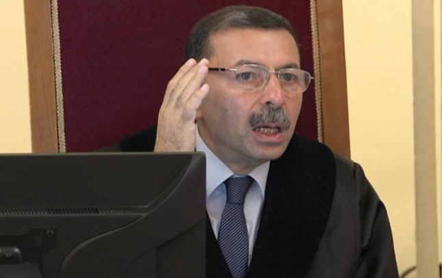 azad-mecidova-hakim-pensiyasi-verilmir