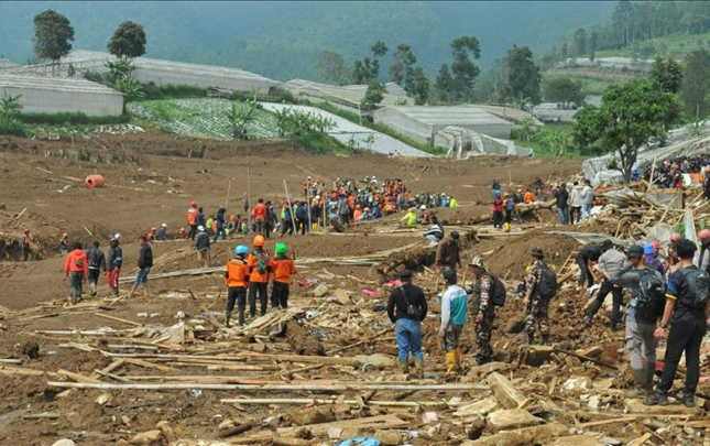 indoneziyada-torpaq-surusmesi