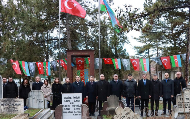 sefir-resulzadenin-mezarini-ziyaret-etdi