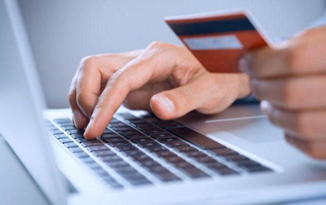 azerbaycanda-nagdsiz-odenislerin-hecmi-100-milyard-manata-yaxinlasdi