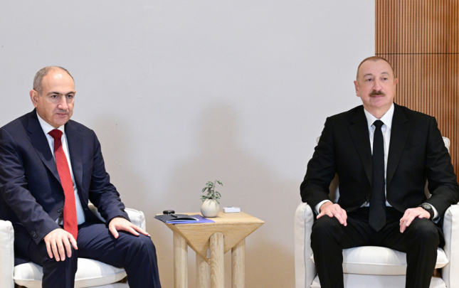 eliyevle-pasinyanin-genis-terkibde-gorusu-oldu
