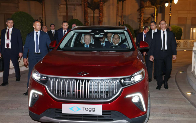 erdogan-hemkarina-togg-hediyye-etdi