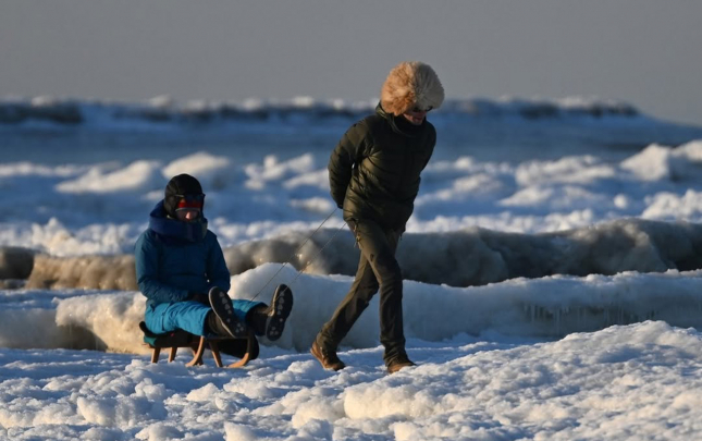 soyuqdan-deniz-de-dondu