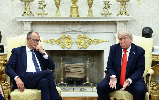 merts-trampla-gorusmek-ucun-vasinqtona-gede-biler