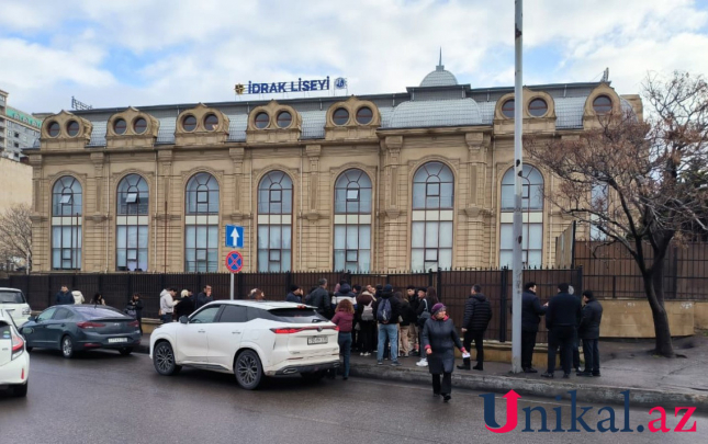 idrak-liseyinde-sagird-muellimi-gulleledi