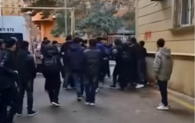 xirdalanda-15-sagird-bir-mekteblini-doyub