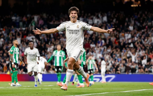 besiktas-realin-futbolcusunu-alir