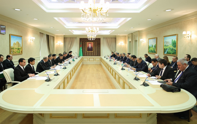 asqabadda-orta-dehliz-uzre-emekdasligin-genislendirilmesi-muzakire-edildi