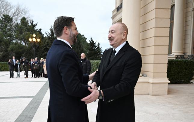 eliyev-vensi-qarsiladi