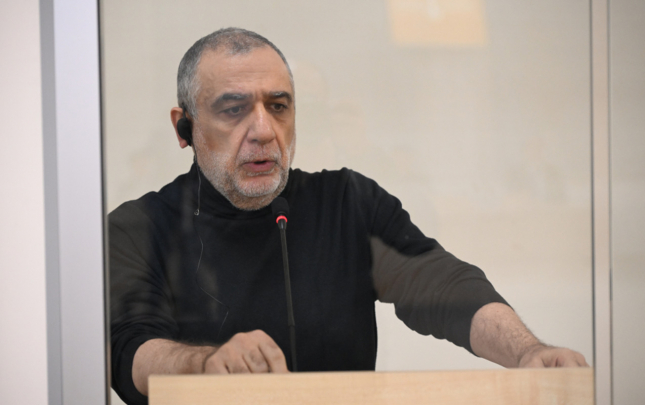 vardanyan-mehkemede-fuzulinin-ve-cavidin-seirlerini-oxudu