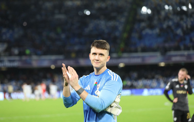 her-gun-cempionlar-liqasinin-himnine-qulaq-asirdim