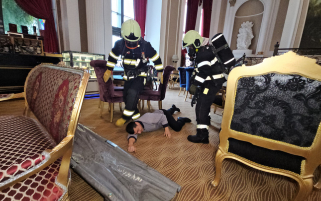 fhn-quba-palaceda-telim-kecirdi