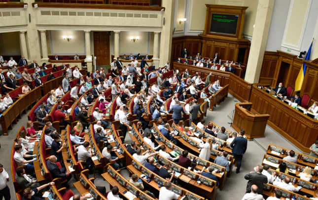 zelenskinin-partiyasinin-onlarla-uzvu-zeherlenib