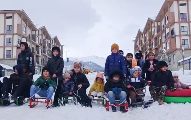 kelbecerli-usaqlarin-xizek-keyfi