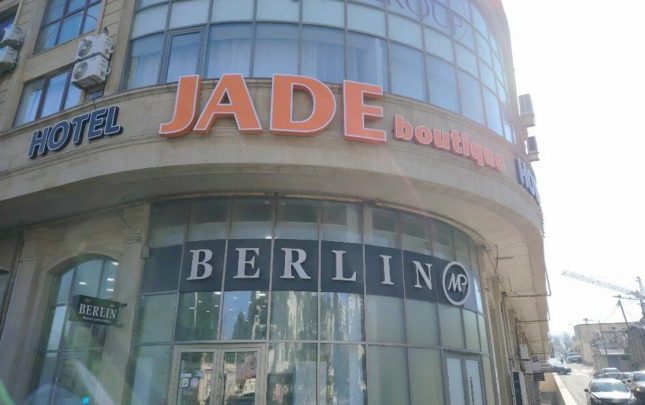 bakida-hotelde-25-yasli-oglan-oldu