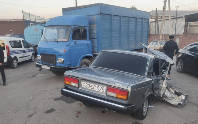 goygolde-yuk-ve-minik-masinlari-toqqusdu