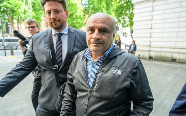 abs-turkiye-konsullugu-qarsisinda-qurani-yandirana-siginacaq-vere-biler