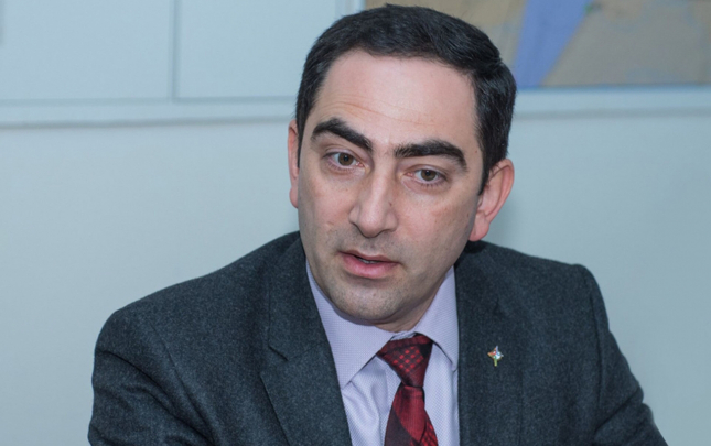 mikayil-cabbarovun-yeni-musaviri-o-oldu