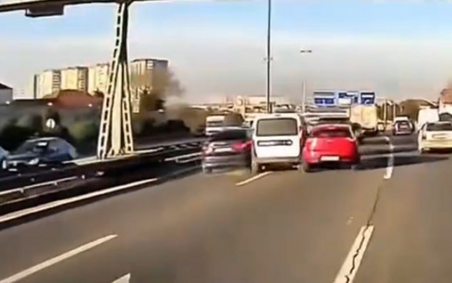 aeroport-yolunda-qeribe-qeza