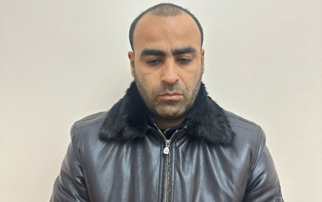 ozunu-tural-kimi-tanidib-12-min-manati-ele-kecirdi