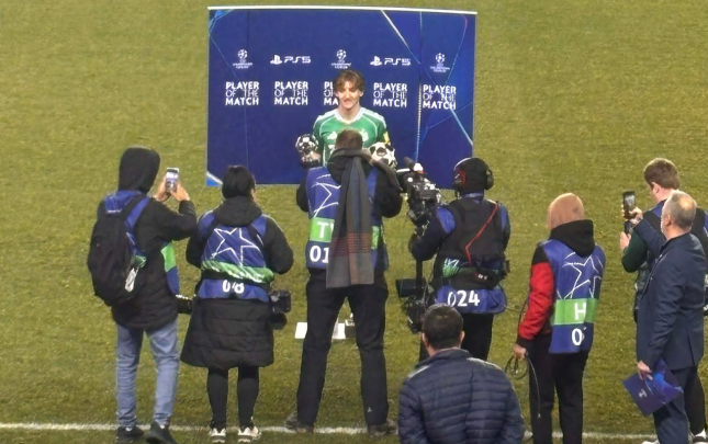 pokere-imza-atan-qordon-oyunun-en-yaxsisi-secildi