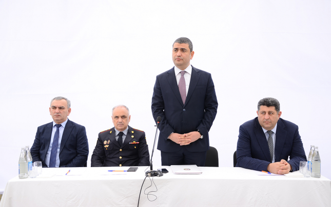 elsen-hesenli-mehdili-sakinleri-ile-gorusdu