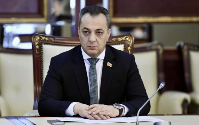 oyunlar-uzre-mecburi-yas-kateqoriyasi-gosterilmelidir