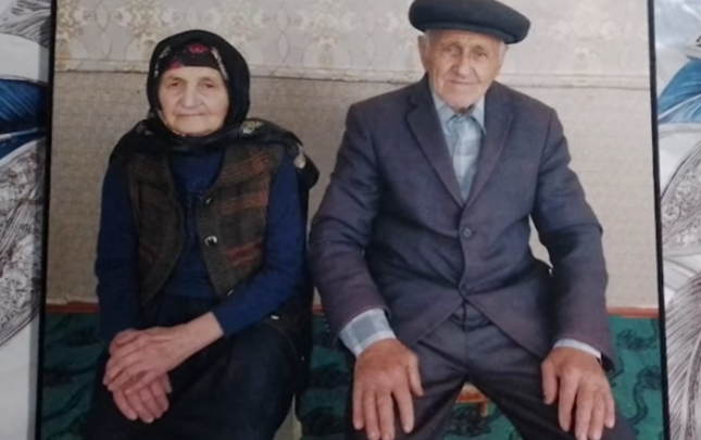 toylari-lampa-isiginda-bas-tutub-71-ildir-bir-heyati-bolusurler