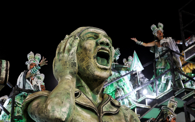 dunyaya-ses-salan-fotolar