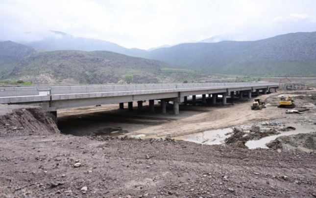 serqi-zengezuru-naxcivanla-yaxinlasdiran-korpu-hazirdir