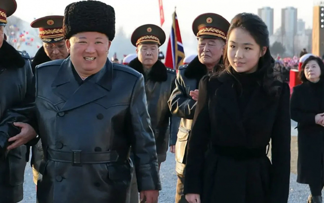 13-yasli-qizini-vezifeye-teyin-etdi