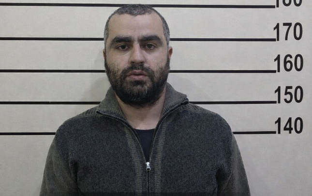 ozunu-televiziya-iscisi-kimi-tanidaraq-pul-teleb-edirmis