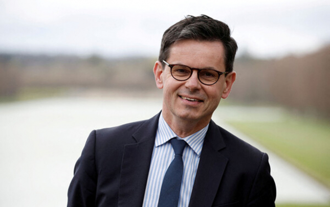 luvr-muzeyinin-yeni-rehberi-o-oldu