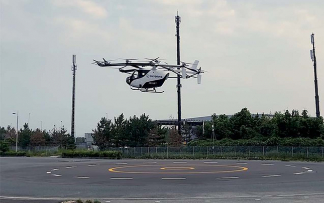 ilk-ozu-idare-olunan-ucan-taksini-sinaqdan-kecirdiler