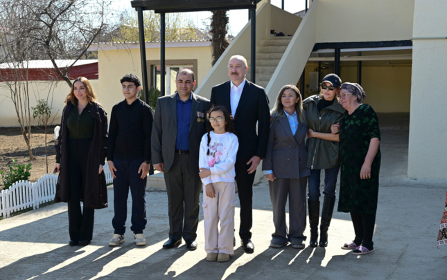 prezident-ailesi-ile-onlara-qonaq-getdi