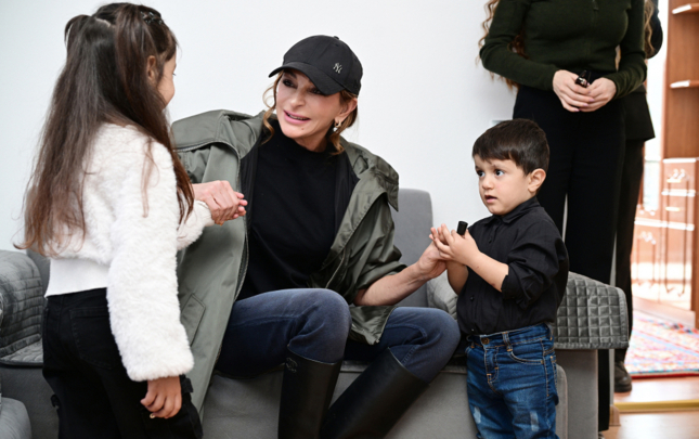 gel-gel-mehriban-xanimla-gorus